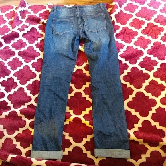 Boyfriend ripped jeans with rolled cuffs. Size 0s - Picture 4 of 5